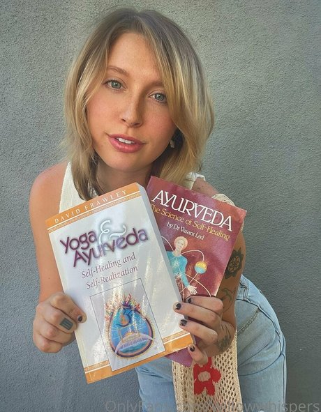 willowwhispers xxx model image