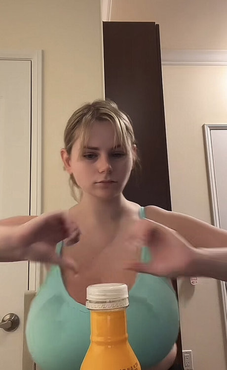 Emily V nice model img