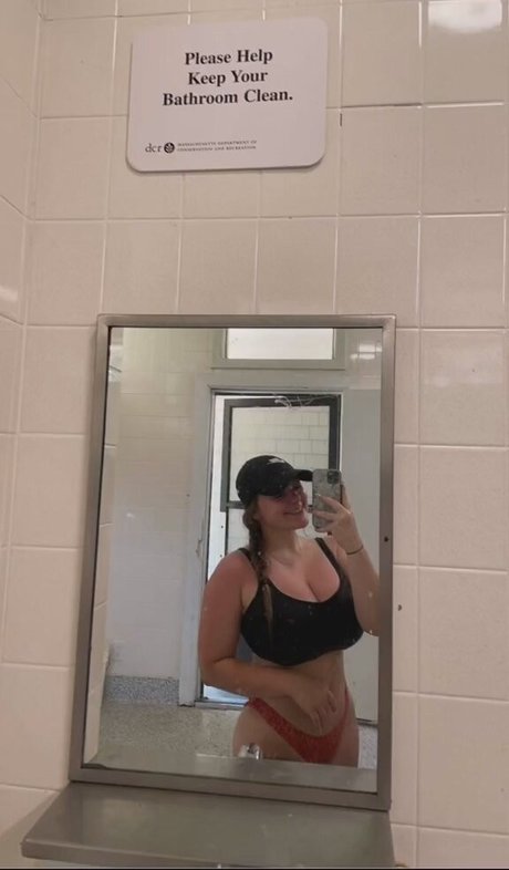 Emily V nude actress pictures