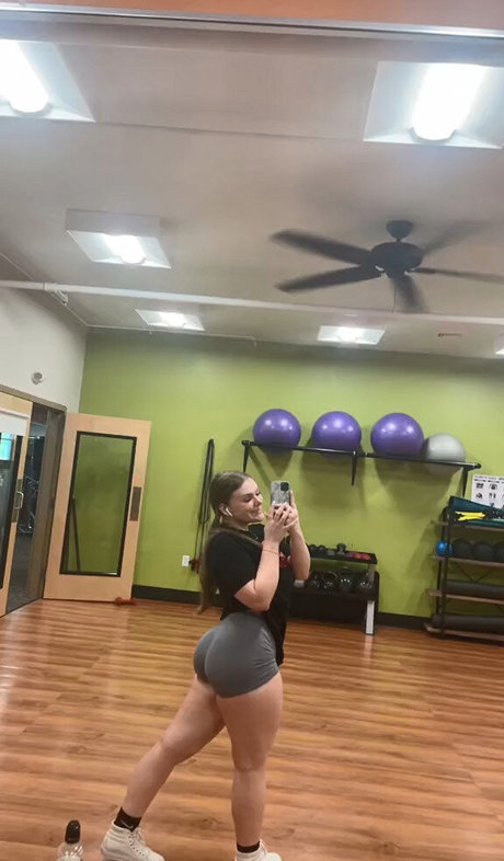 Emily V model free pictures