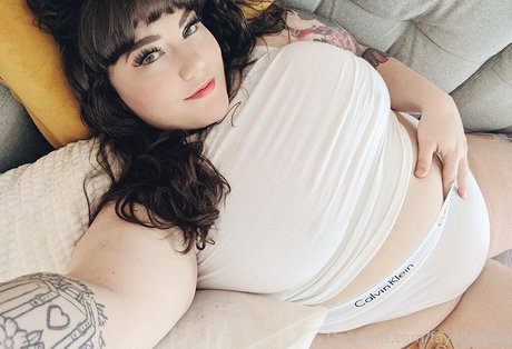 hairy milf onlyfans nudes image