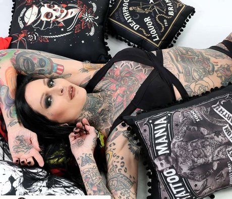 FemkeFTW model erotic pic