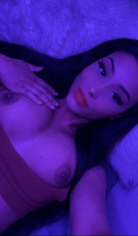 kirawrrra model perfect pic