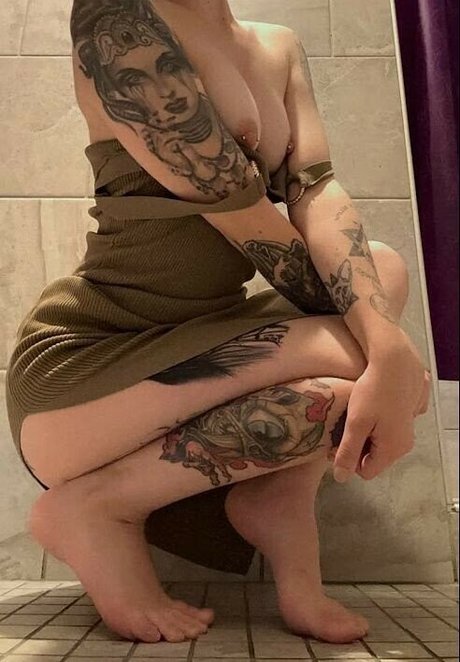 violets cabaret model naked photo