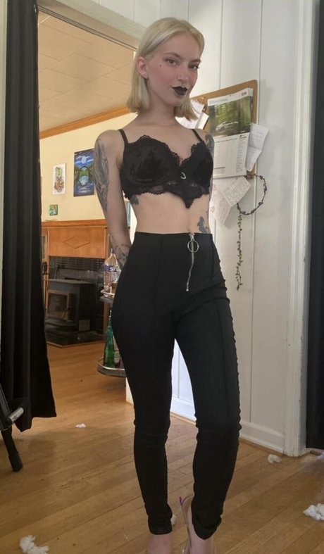 violets cabaret nudes actress images