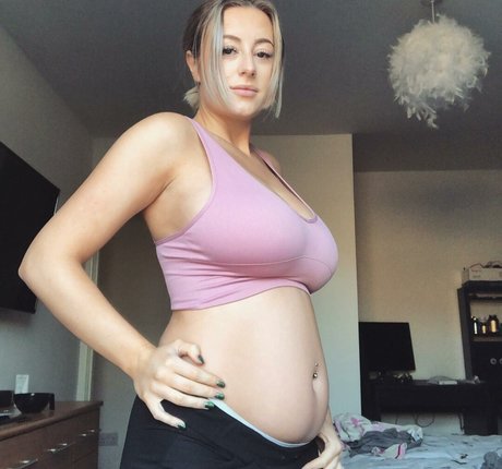 Bobbie Ann star sexy pic