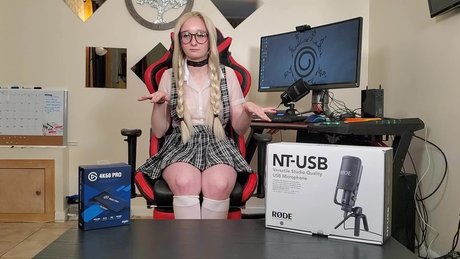 MerryMissXXXmas hd actress photo