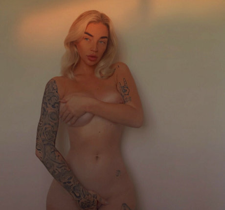 LuLi erotic actress image