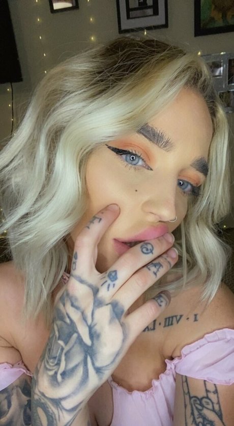 LuLi model pornographic photos