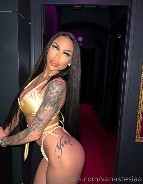vanastesiaa model nude photo