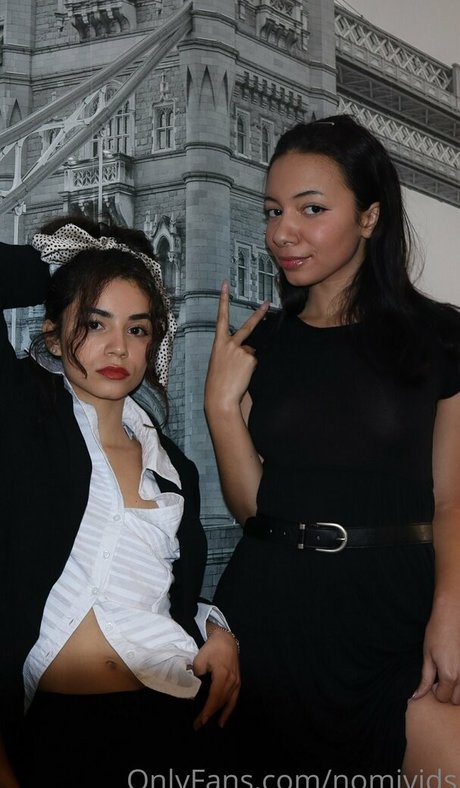 nomicakes model adult photos