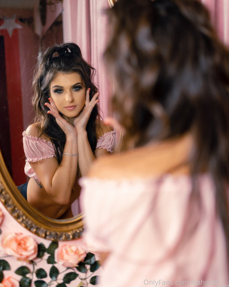 Leah Gotti nice pornstar photo