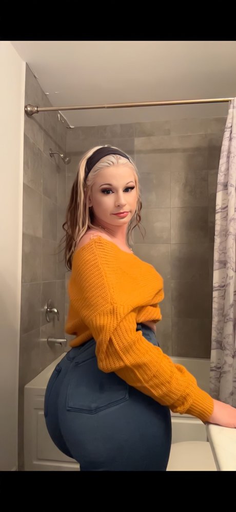 Barbie Lexxx star sexy pic