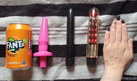 Miezute adult model image