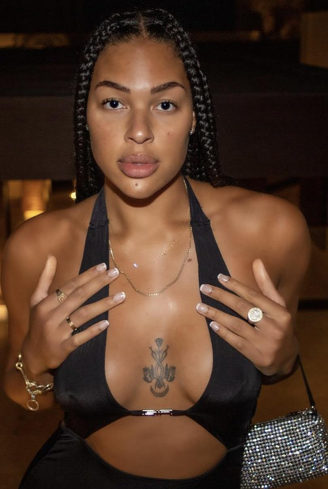 Elizabeth Cambage hd actress galleries