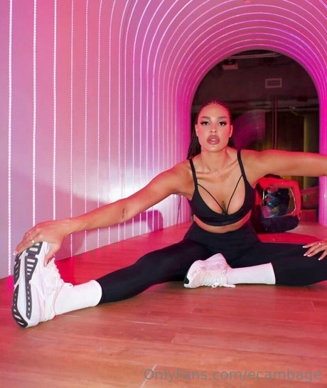 Elizabeth Cambage best star photos