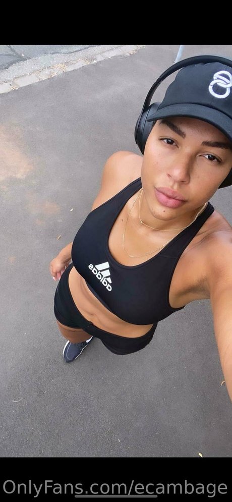 Elizabeth Cambage star nice galleries