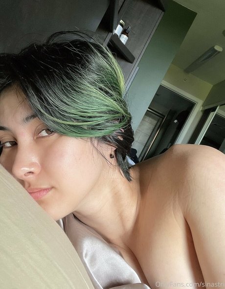 Sinastri nude model images