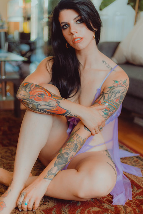 Thatsoraven95 hot model pictures