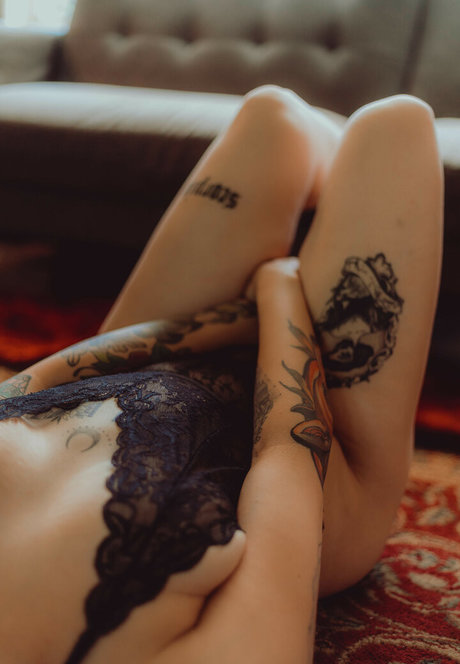 Thatsoraven95 nudes model img