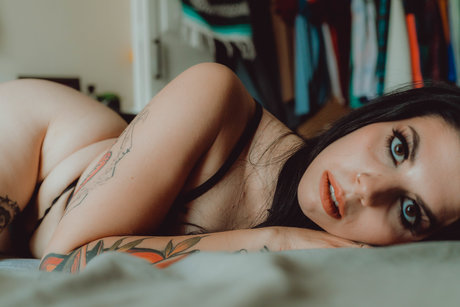 Thatsoraven95 model free photos