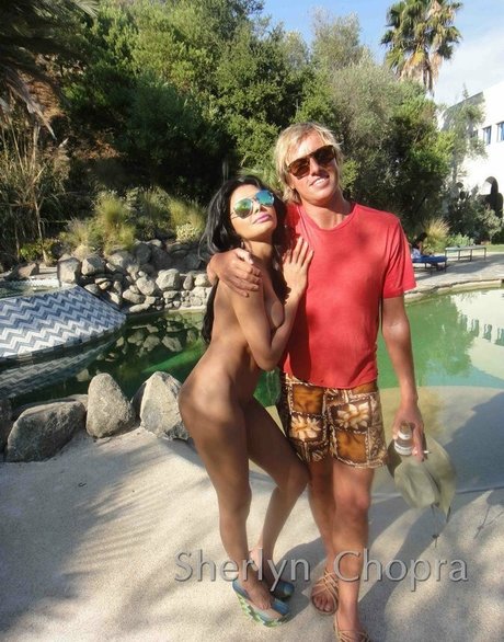 Sherlyn Chopra star sexy galleries