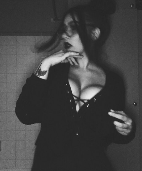 Bailey Arber model top pictures