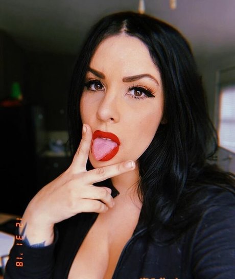 Bailey Arber pretty pornstar pics