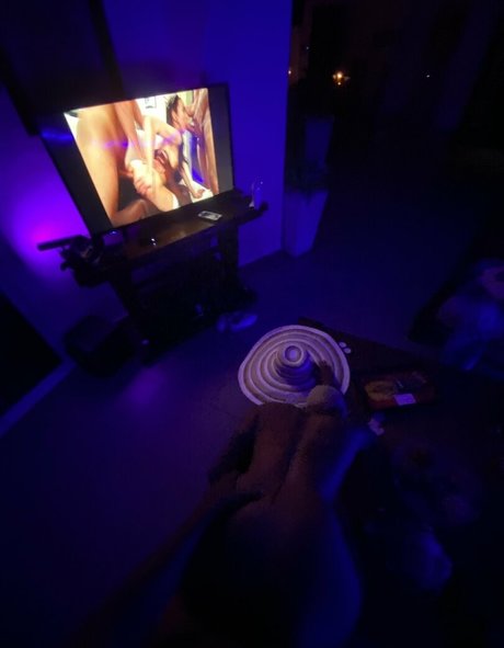 AllynRa model top pic