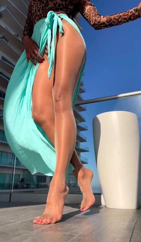 Simone Honey adult star img