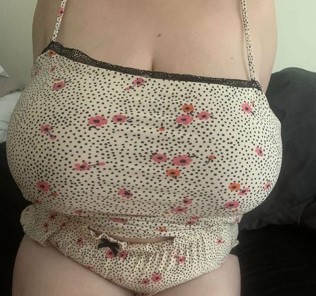 Gigantits star nudes image