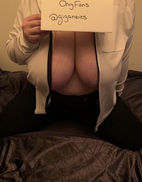 Gigantits pretty pornstar archive