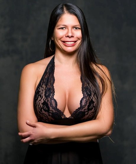 Eimeo model nude photo