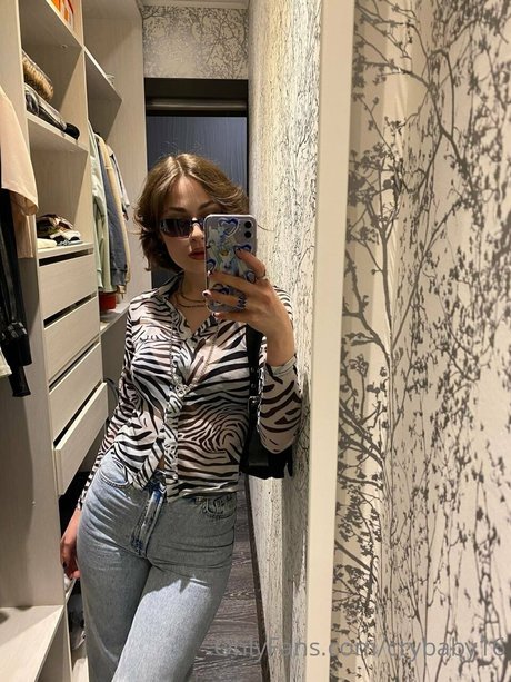 crybaby16 high quality actress picture