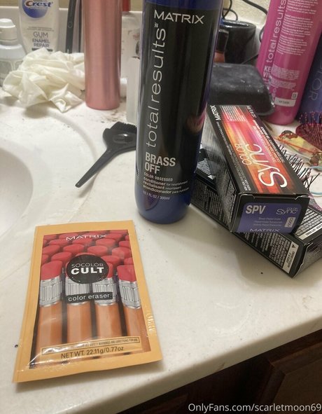 Scarlet Moon top actress images