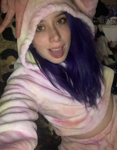 Scarlet Moon star erotic photos