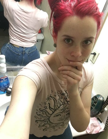 Scarlet Moon exclusive pornstar img