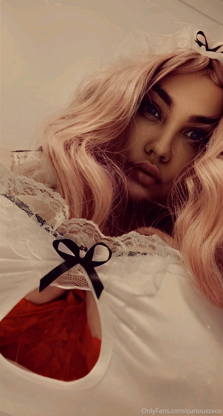 Curioussxox model pretty photos