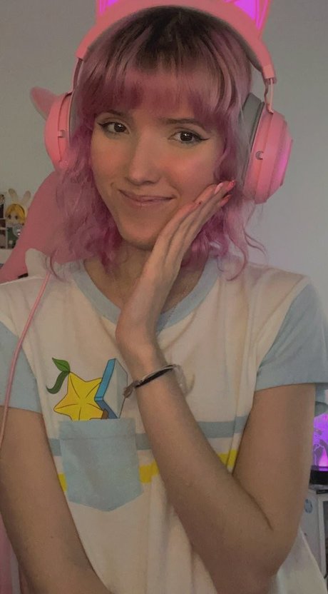 Strawberry Girl Kairi_ perfect star pic