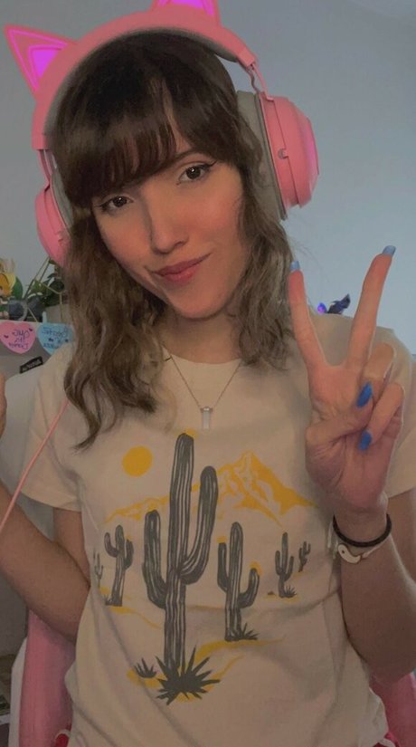 Strawberry Girl Kairi_ beautiful actress pics