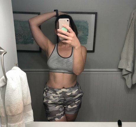 Emily Sequoia model hd pic