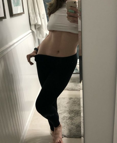 Emily Sequoia hot star img