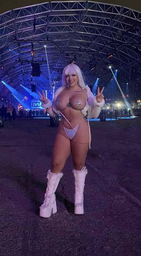 Loveely Lotuss_ pornographic model image