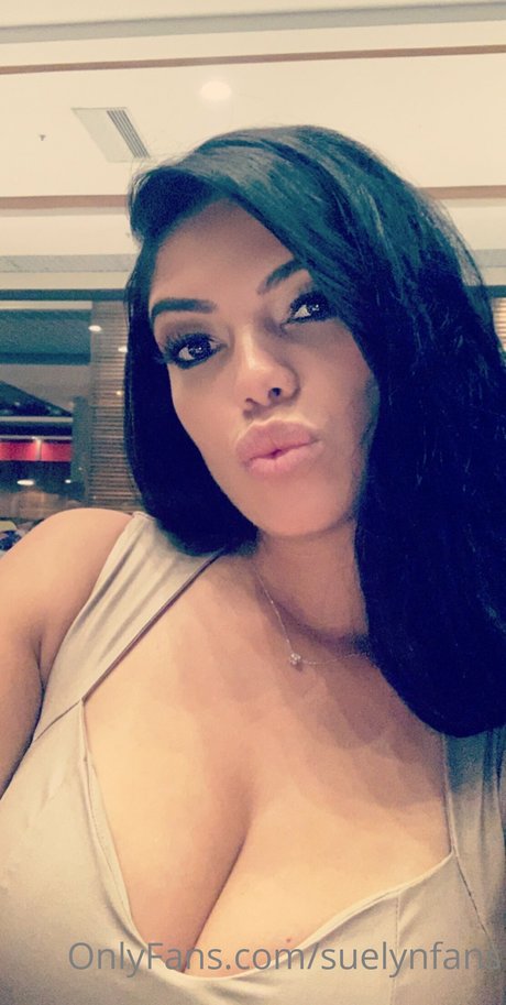 Suelyn Medeiros top star images