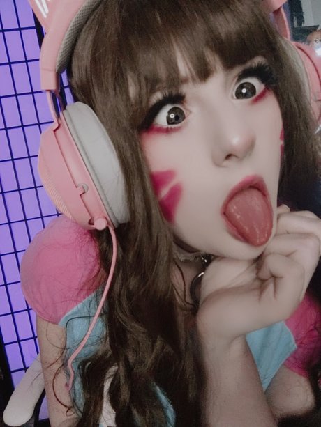 Koyomatsu model naked picture