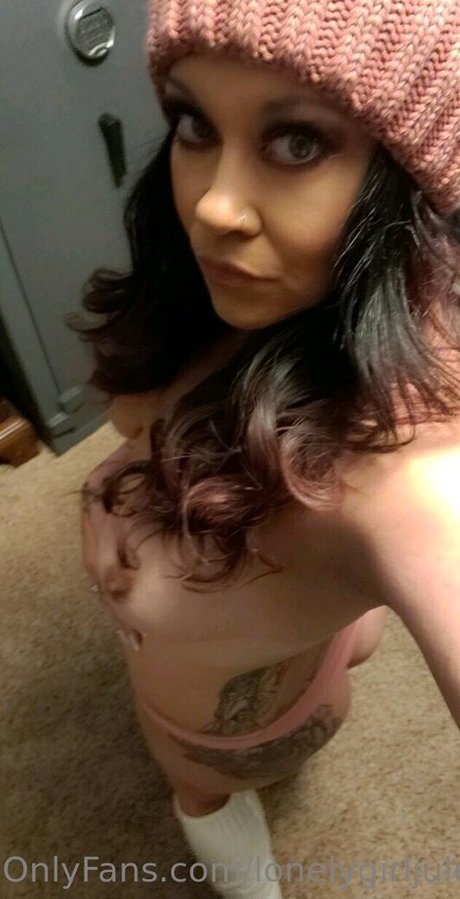 Lonelygirljules pornstar xxx photo