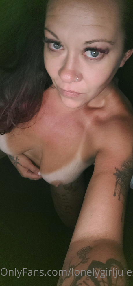 Lonelygirljules pornstar sexy pics