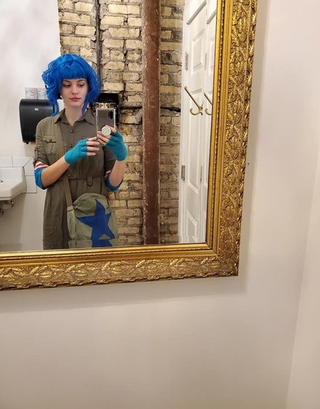 SchlebBzz nude model archive