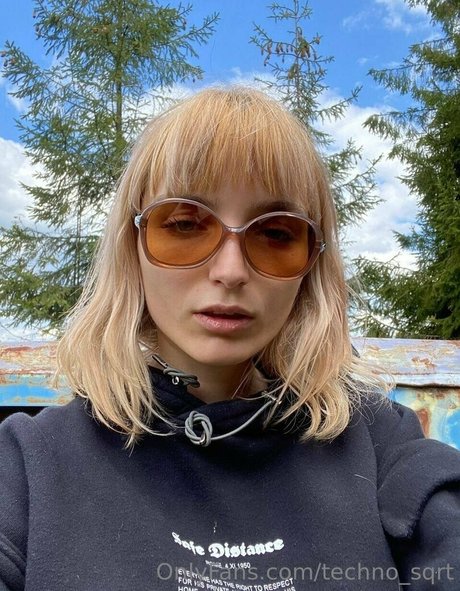 techno sqrt star pic