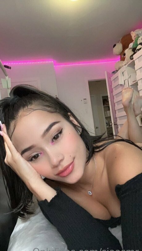 siaasmr model naked photos